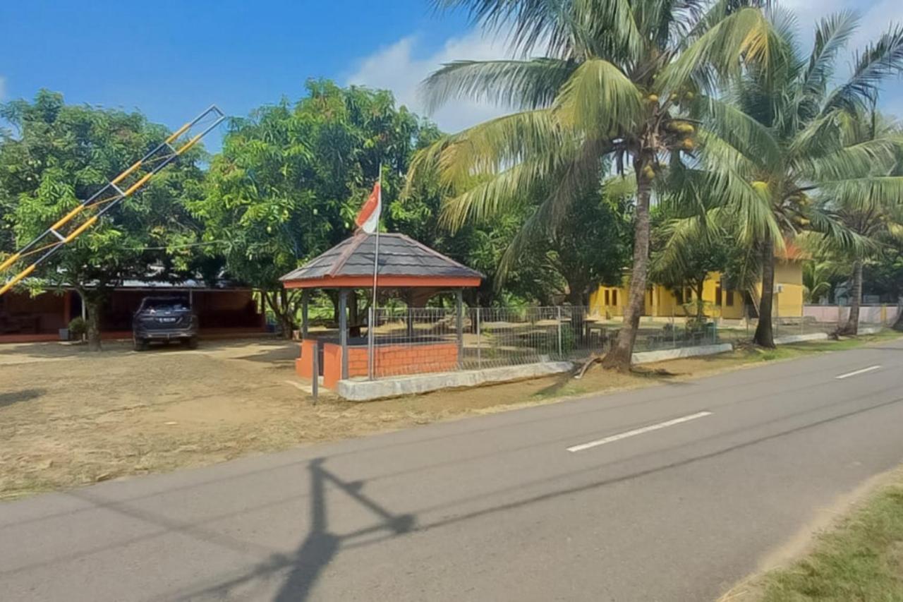 Aa Bungsu Syariah Balekambang Ciletuh Sukabumi Redpartner Hotel Cilowa Exterior photo